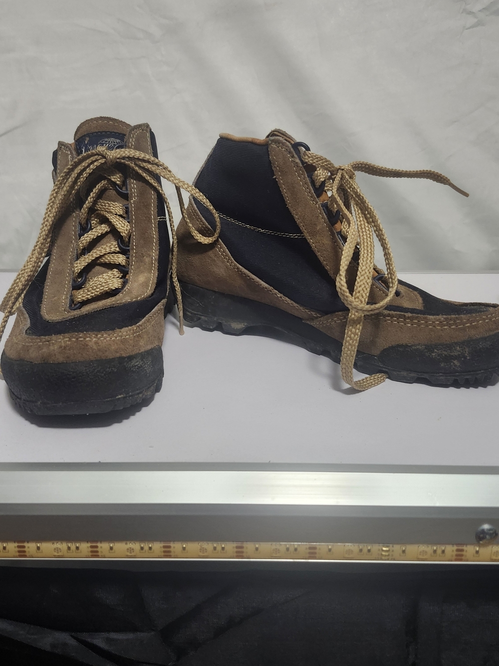 Vasque Womans Brown and Black Suede Lace-Up Hiking Shoes